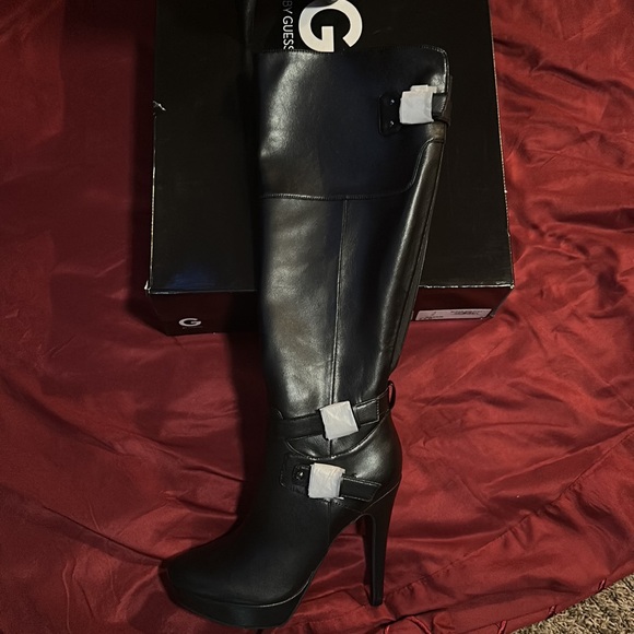 New Never been Worn Guess Blk Heel Boots. - Picture 2 of 6